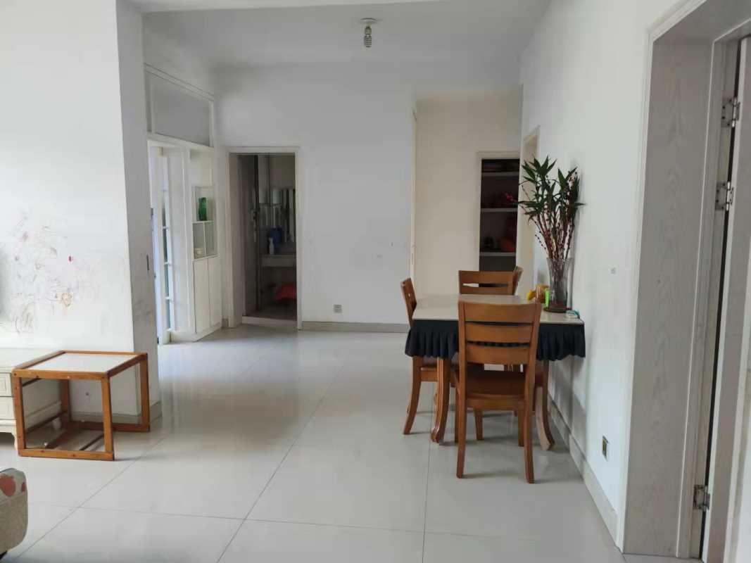 ����ɽС�����סլ